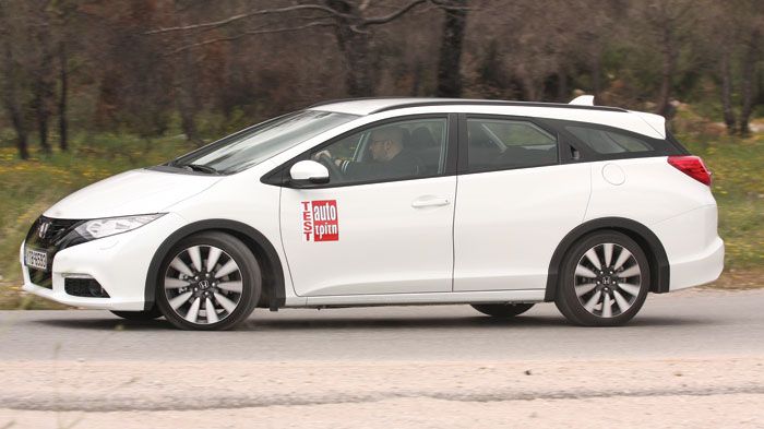Παρά τις αυξημένες του διαστάσεις, το Civic Tourer διαθέτει δυναμική σχεδίαση και αεροδυναμικό σουλούπι.